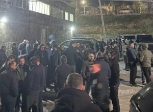 Դատարանը քննում է «Ուժեղ Հայաստանի» Արտաշատի գրասենյակից բերման ենթարկվածների խափանման միջոցի հարցը