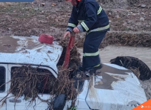 Փրկարարներն ավտոմեքենան դուրս են բերել գետից