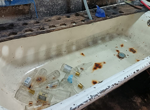 Շշալցված ջրերի արտադրամասում հայտնաբերվել են սանիտարահիգիենիկ բնույթի բազմաթիվ խախտումներ (լուսանկարներ)