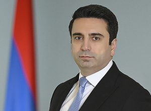 Սգալու հետ մեկտեղ պետք է գիտակցենք, որ այս օրը նաեւ անցյալից հետեւություններ անելու, ուժեղանալու, առաջ շարժվելու եւ ապրելու մասին է․ Ալեն Սիմոնյան