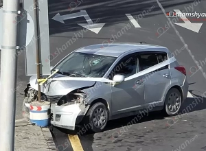 Իսակովի պողոտայում «Nissan»-ը բախվել է ճանապարհային երթևեկությունը կարգավորող ցուցանակի բետոնե պաշտպանիչ պատնեշին․ կա վիրավոր
