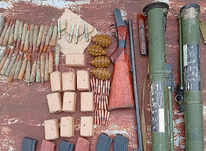«ԱԿ-74» տիպի ինքնաձիգ, գնդացրի 117 փամփուշտ․ զենքը թողել, զանգել են ոստիկանություն