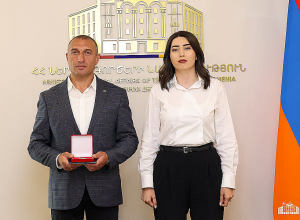 ՆԳ նախարարը պարգևներ է հանձնել Վահե Մելքոնյանին և Փամբակ գետում որոնողական աշխատանքներ իրականացրած ջրասուզակներին