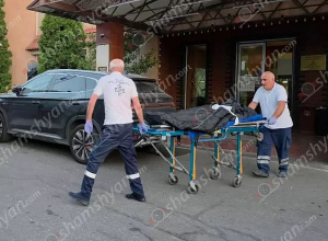 Երևանի հյուրանոցներից մեկում հայտնաբերվել է օտարերկրացու մարմին՝ ձեռքերը, ոտքերը և բերանը կպչուն ժապավենով կապված