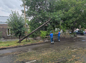 Փրկարարները Գյումրիում օպերատիվ արձագանքել են քամու և ջրալցումների հետևանքով առաջացած դեպքերին