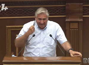 «Կոնջորյանն էլ, Ալեքսանյանն էլ 2 կուսակցություն են փոխել, մեզնի՞ց եք խոսում»․ Արթուր Խաչատրյան
