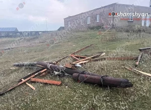 Գեղարոտ բնակավայրում ուժգին քամու հետևանքով ավերածություններ են տեղի ունեցել․ քամին պոկել ու շպրտել է անգամ գյուղապետարանի շենքի տանիքը