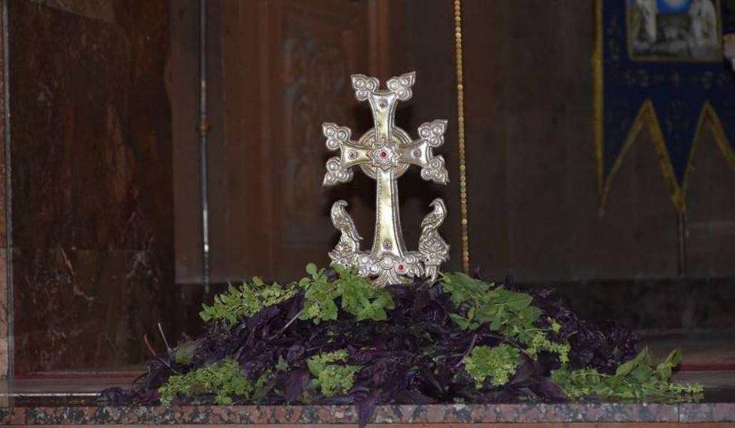 295718
