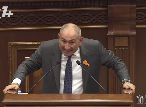 Ձեր տունը տվե՛ք, թող ապրեն․ արցախցի պատգամավորի հարցը հունից հանեց Փաշինյանին
